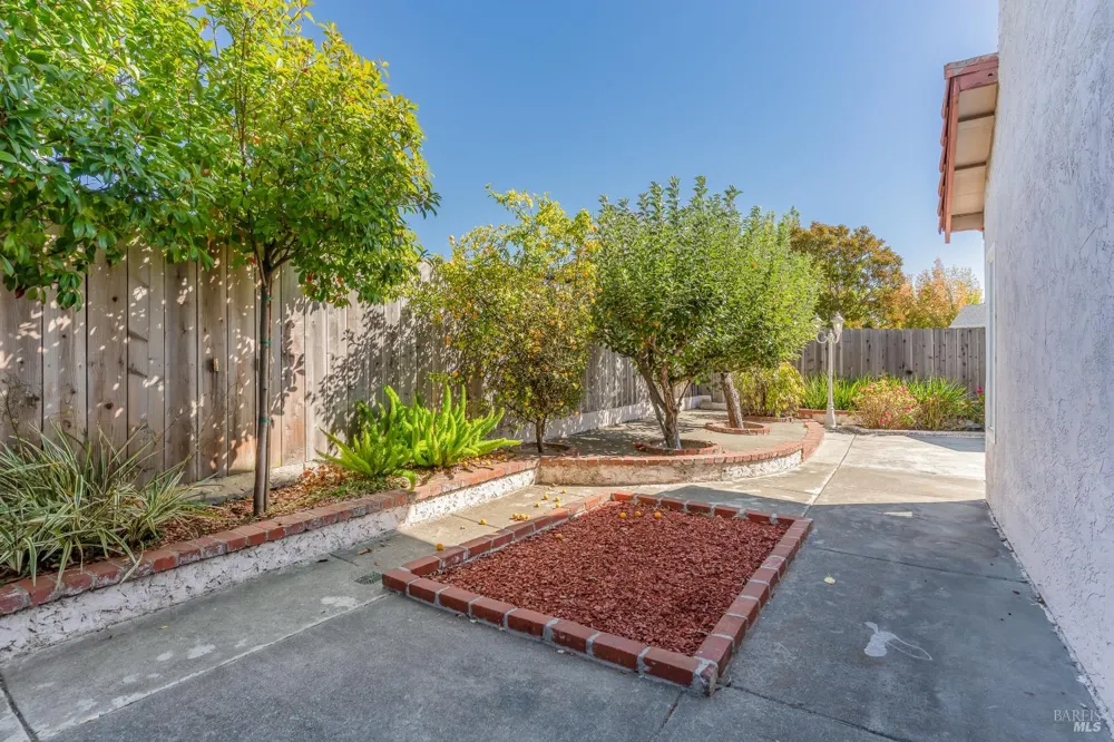 860 Hanlon Way Benicia, CA 94510