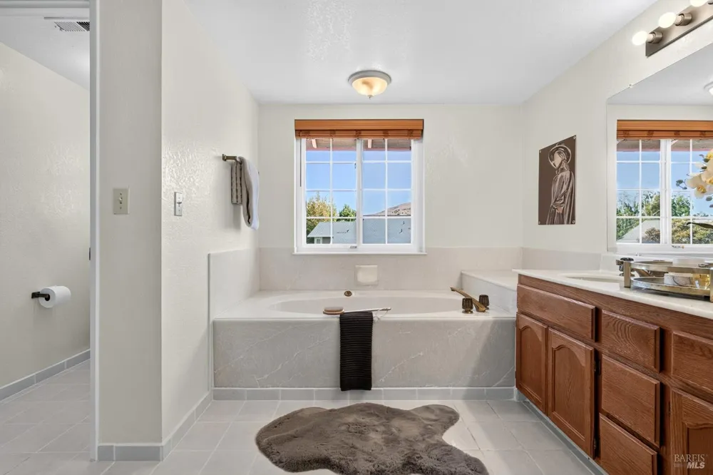 860 Hanlon Way Benicia, CA 94510