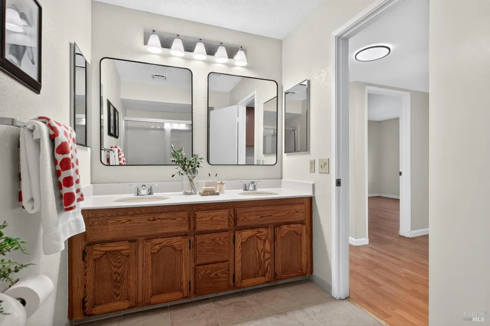 860 Hanlon Way Benicia, CA 94510