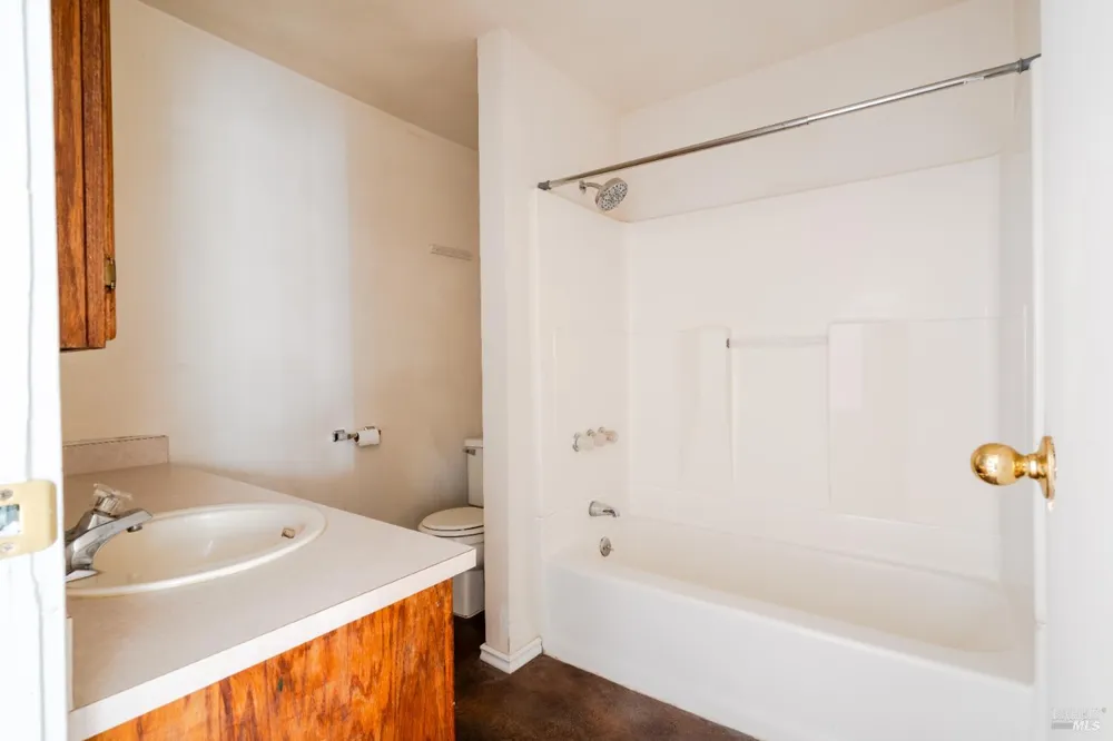 240 Thomas Street Ukiah, CA 95482