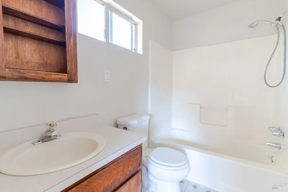 240 Thomas Street Ukiah, CA 95482