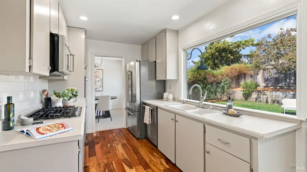 423 Donner Avenue Petaluma, CA 94954