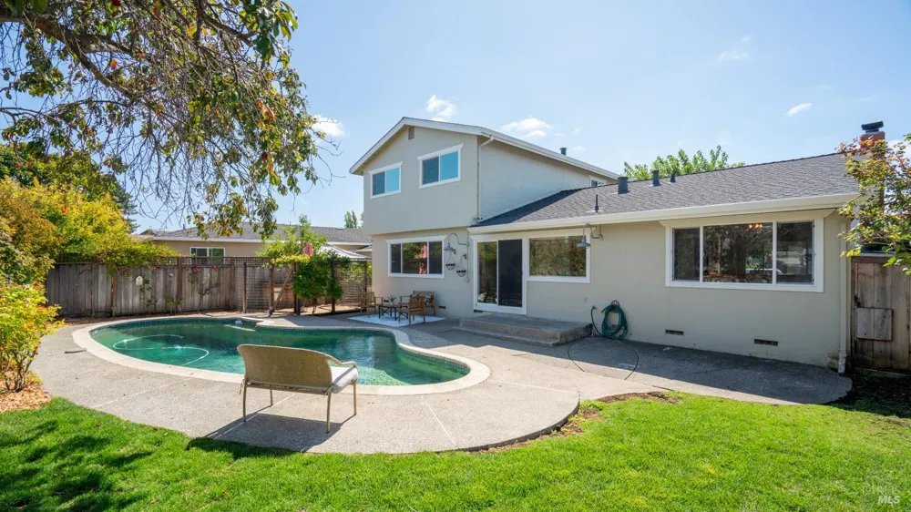 423 Donner Avenue Petaluma, CA 94954