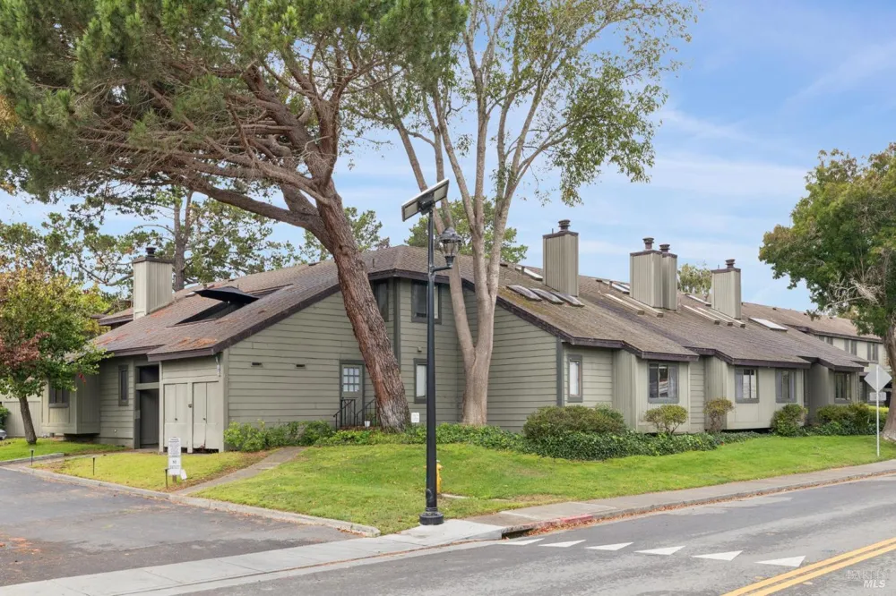 23 Ashford Avenue Mill Valley, CA 94941