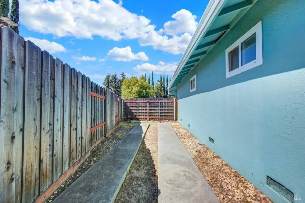 348 Adobe Drive Vacaville, CA 95687