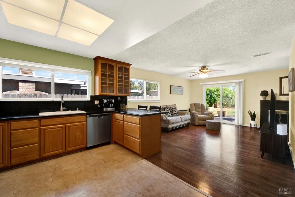 348 Adobe Drive Vacaville, CA 95687