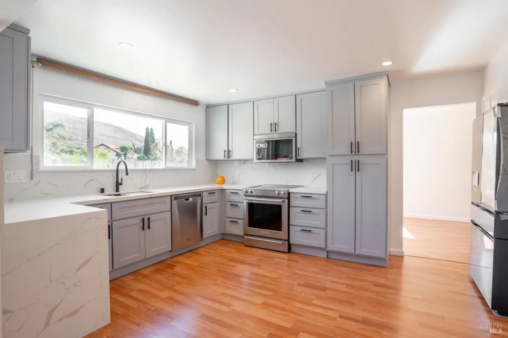 457 Violet Road Hercules, CA 94547