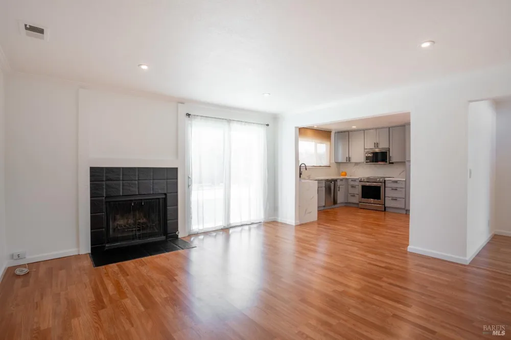 457 Violet Road Hercules, CA 94547