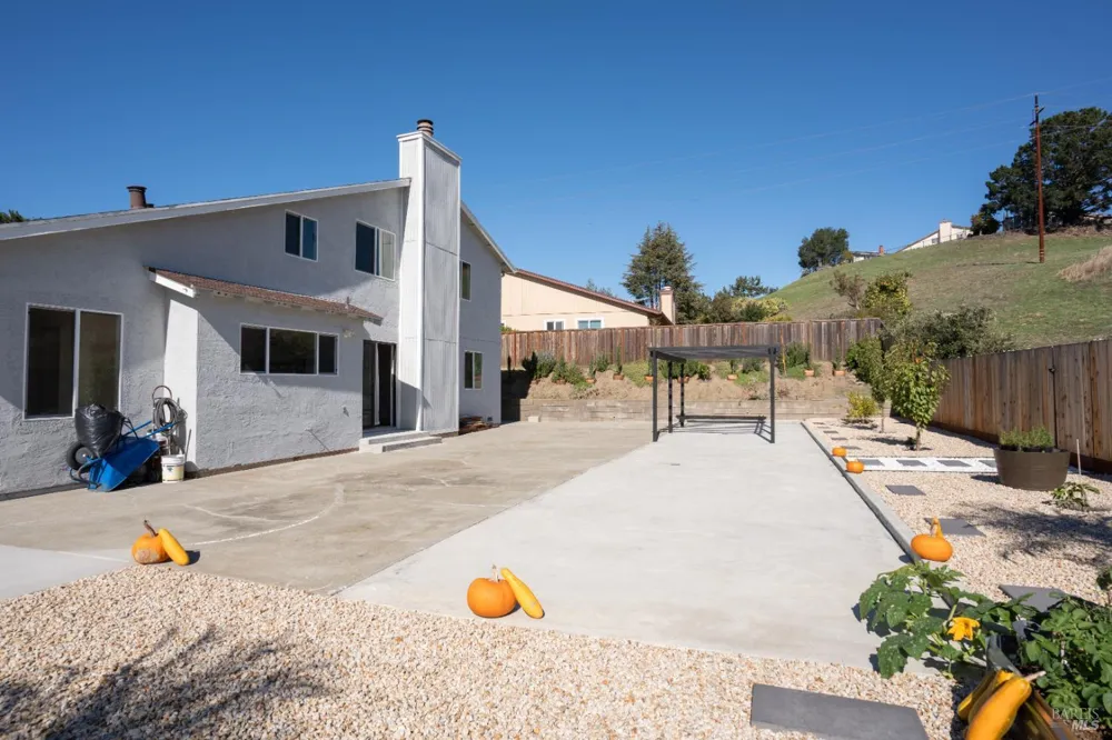 457 Violet Road Hercules, CA 94547