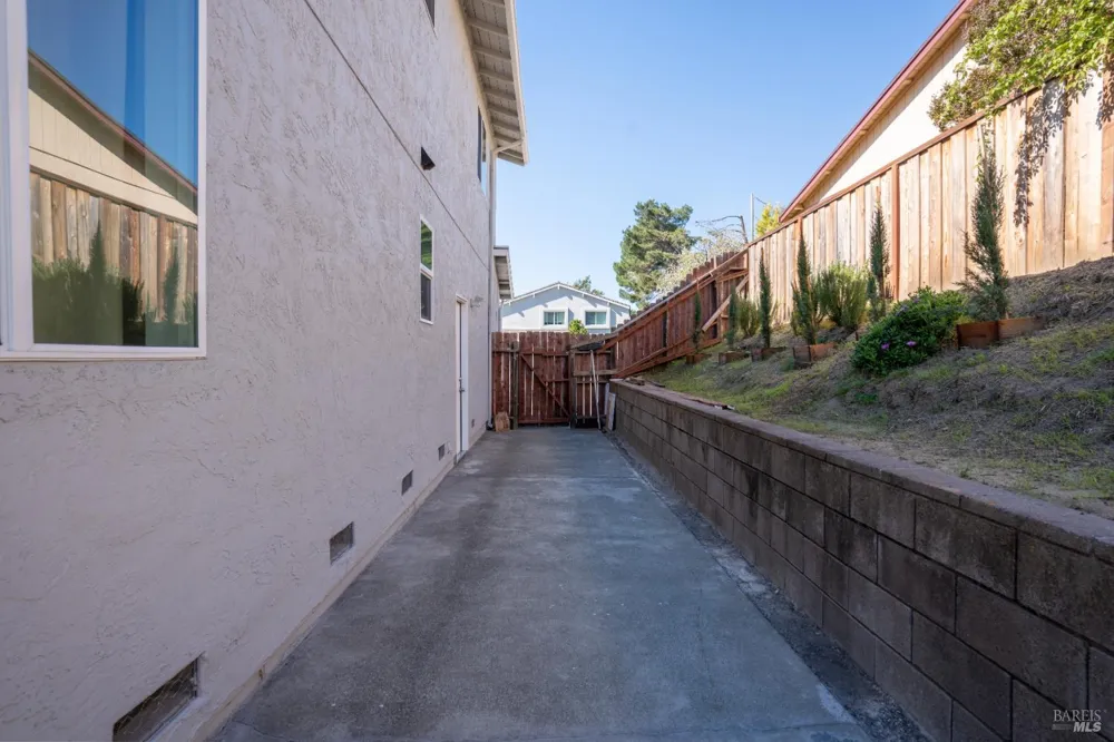 457 Violet Road Hercules, CA 94547