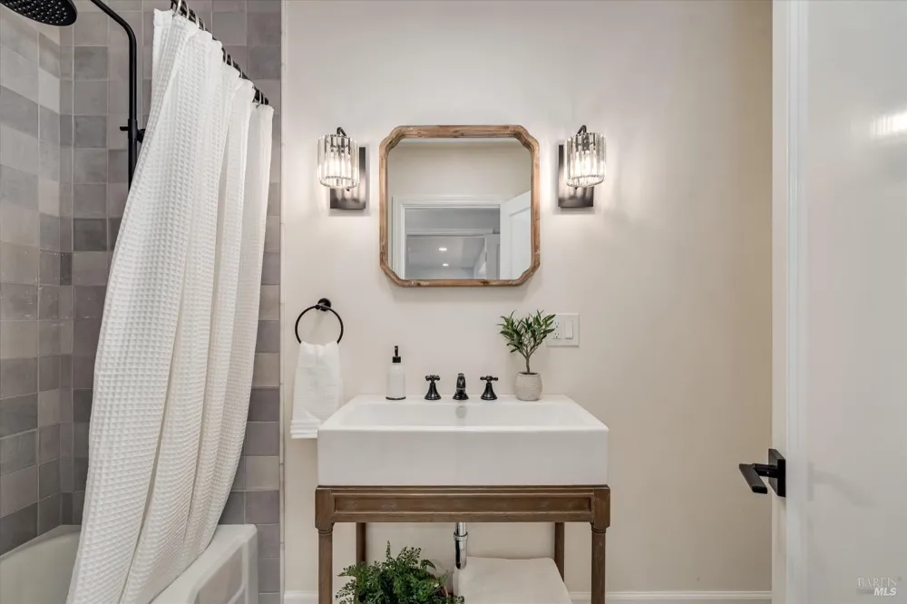 3750 Linda Vista Avenue Napa, CA 94558