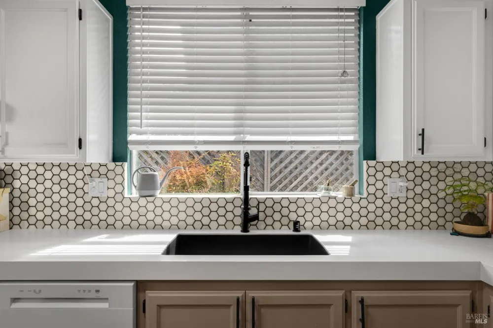 2452 Jadeite Way Santa Rosa, CA 95404