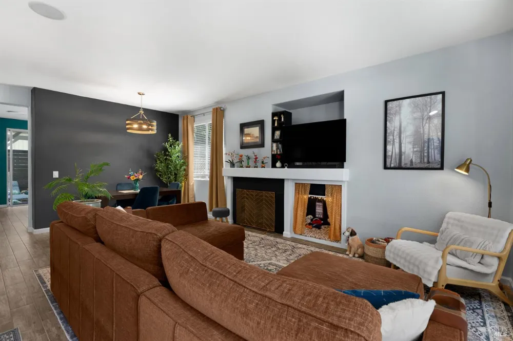 2452 Jadeite Way Santa Rosa, CA 95404