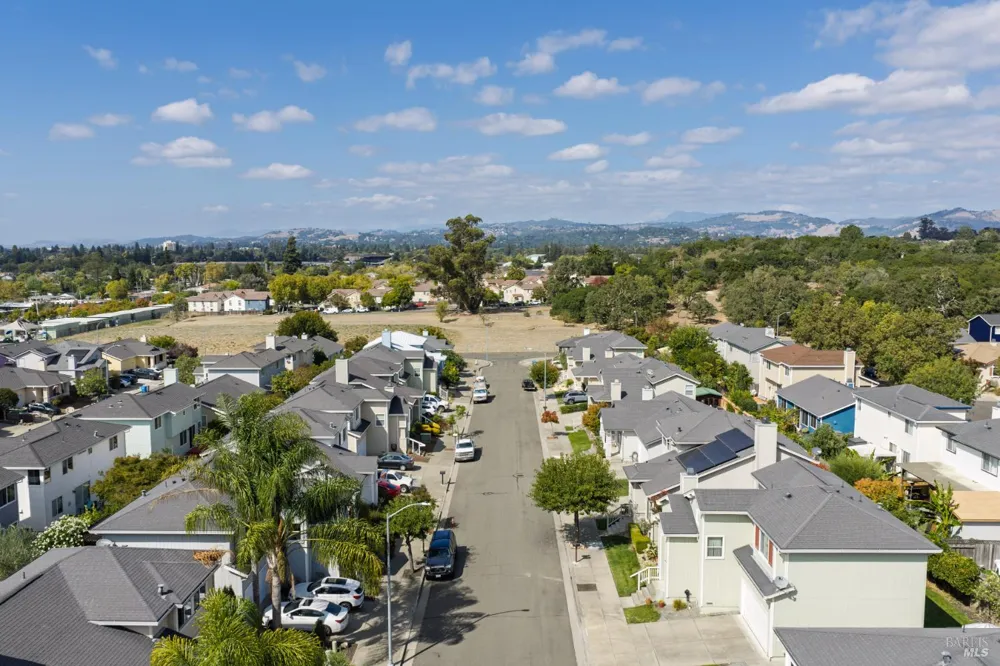 2452 Jadeite Way Santa Rosa, CA 95404