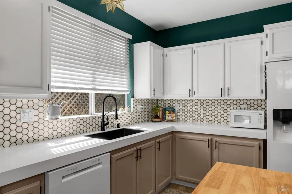 2452 Jadeite Way Santa Rosa, CA 95404