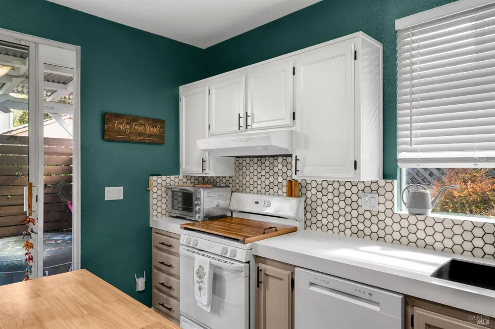 2452 Jadeite Way Santa Rosa, CA 95404