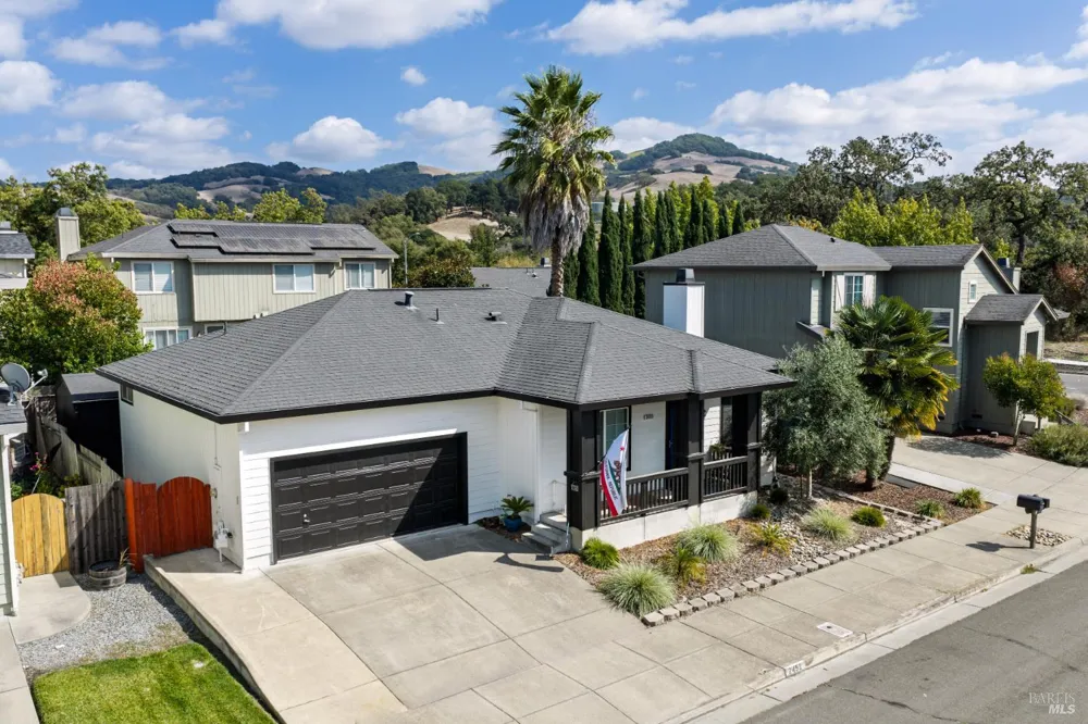 2452 Jadeite Way Santa Rosa, CA 95404
