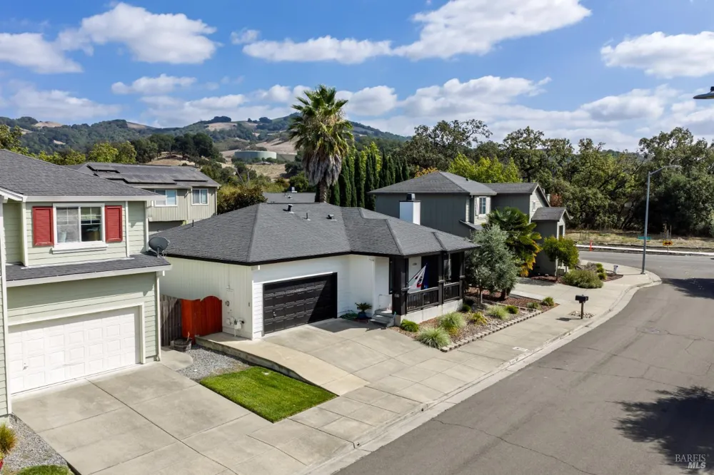 2452 Jadeite Way Santa Rosa, CA 95404
