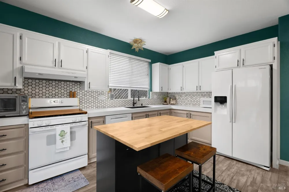 2452 Jadeite Way Santa Rosa, CA 95404