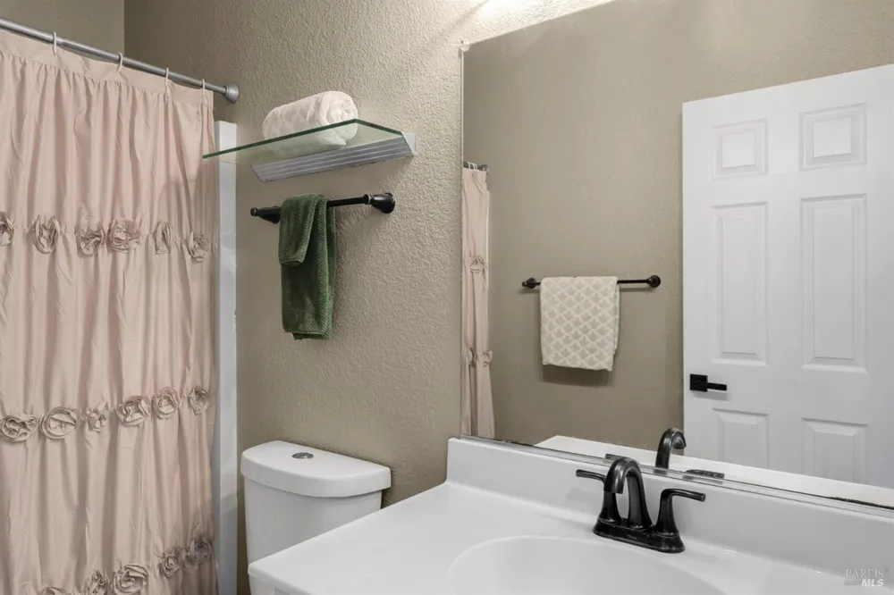 2452 Jadeite Way Santa Rosa, CA 95404