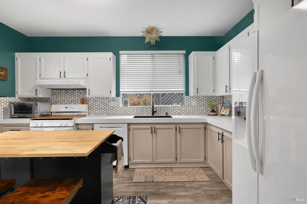 2452 Jadeite Way Santa Rosa, CA 95404