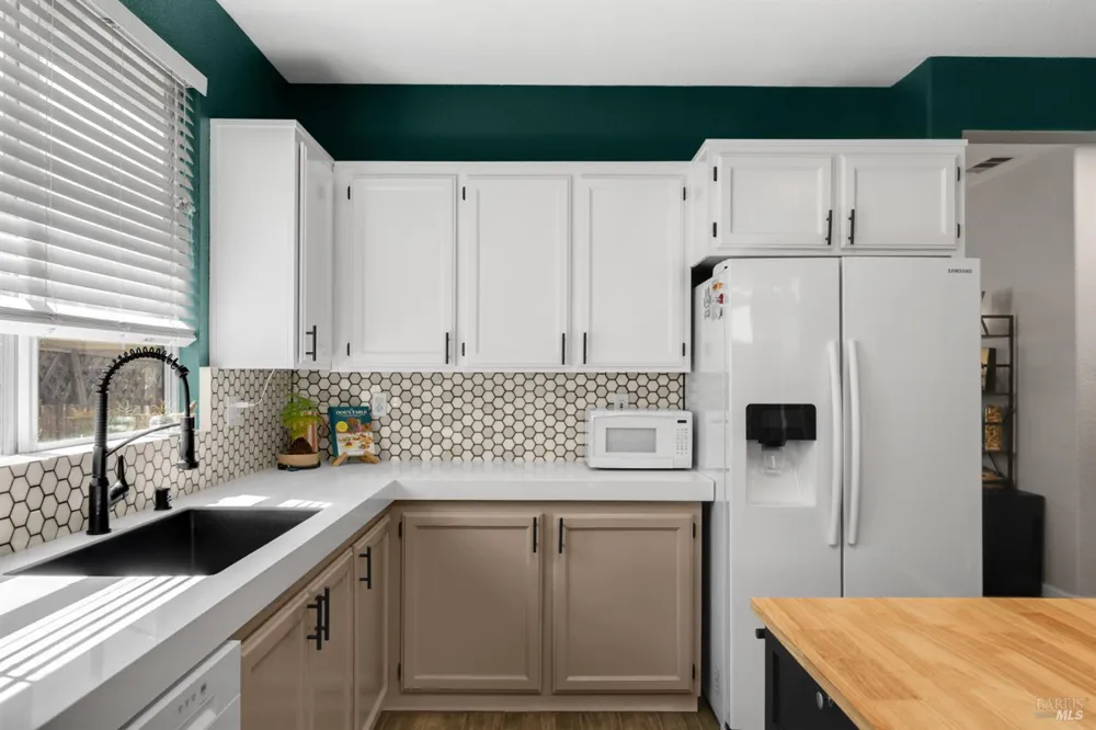 2452 Jadeite Way Santa Rosa, CA 95404