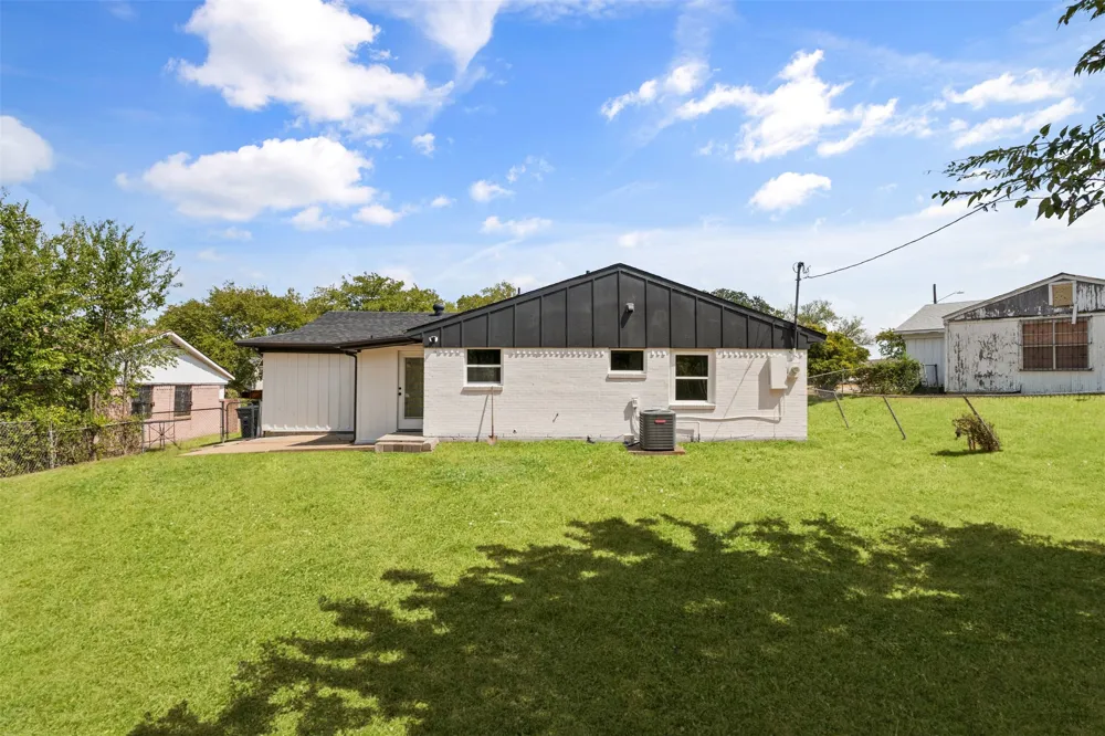 7011 Sweet Sue Lane Dallas, TX 75241