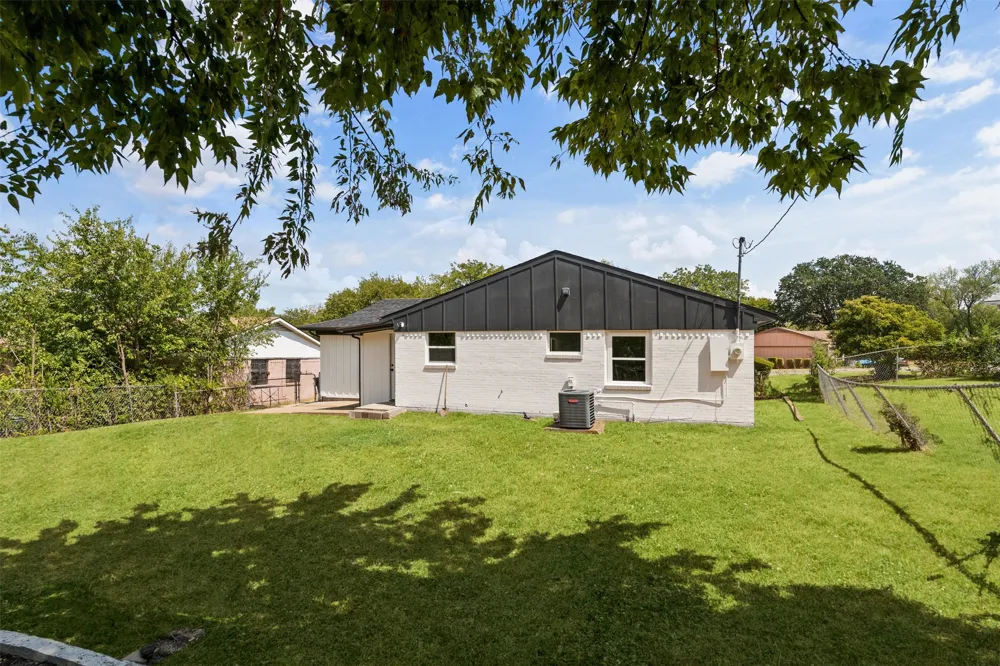 7011 Sweet Sue Lane Dallas, TX 75241