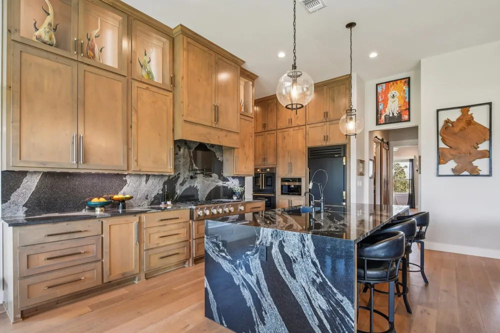 173 Via Lago Belton, TX 76513