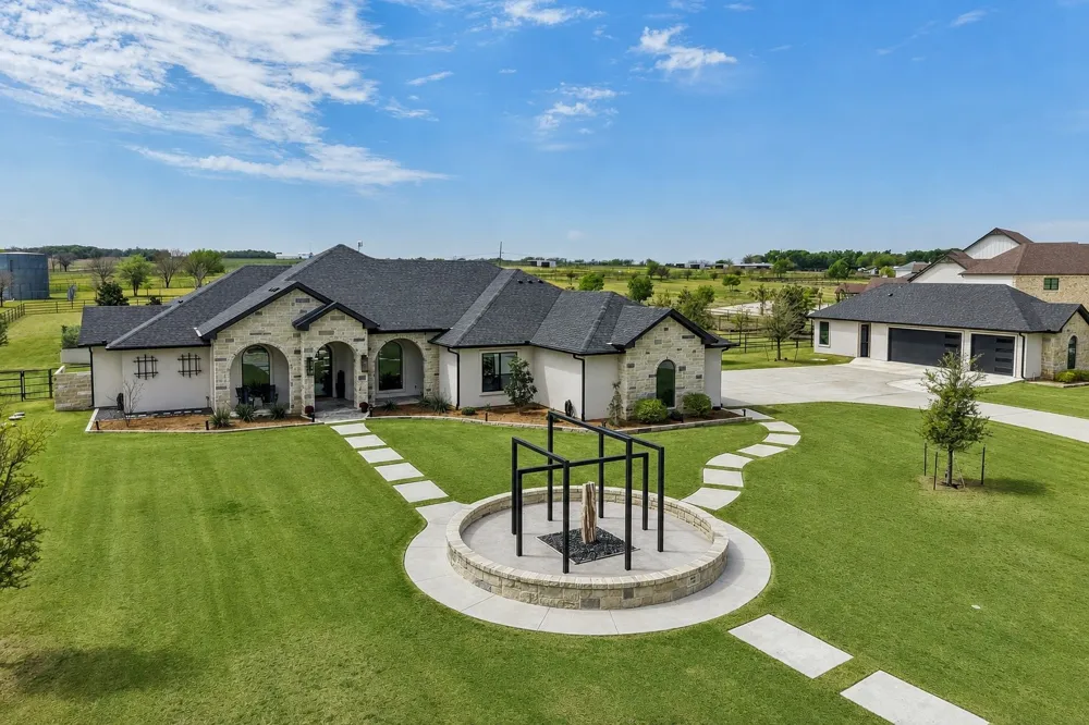 173 Via Lago Belton, TX 76513