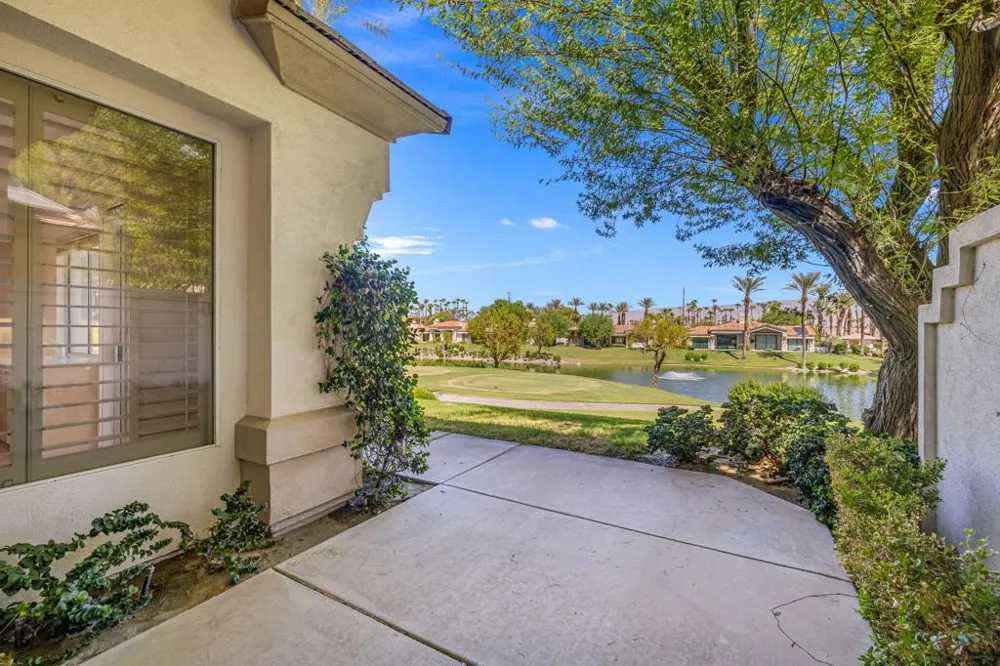 542 Red Arrow Trail Palm Desert, CA 92211