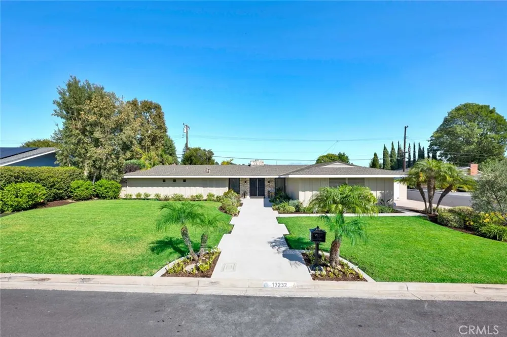 13232 Sandhurst Place Santa Ana, CA 92705