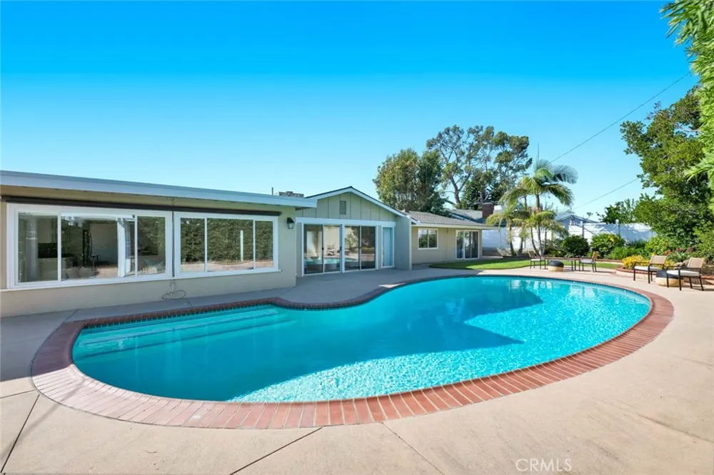 13232 Sandhurst Place Santa Ana, CA 92705