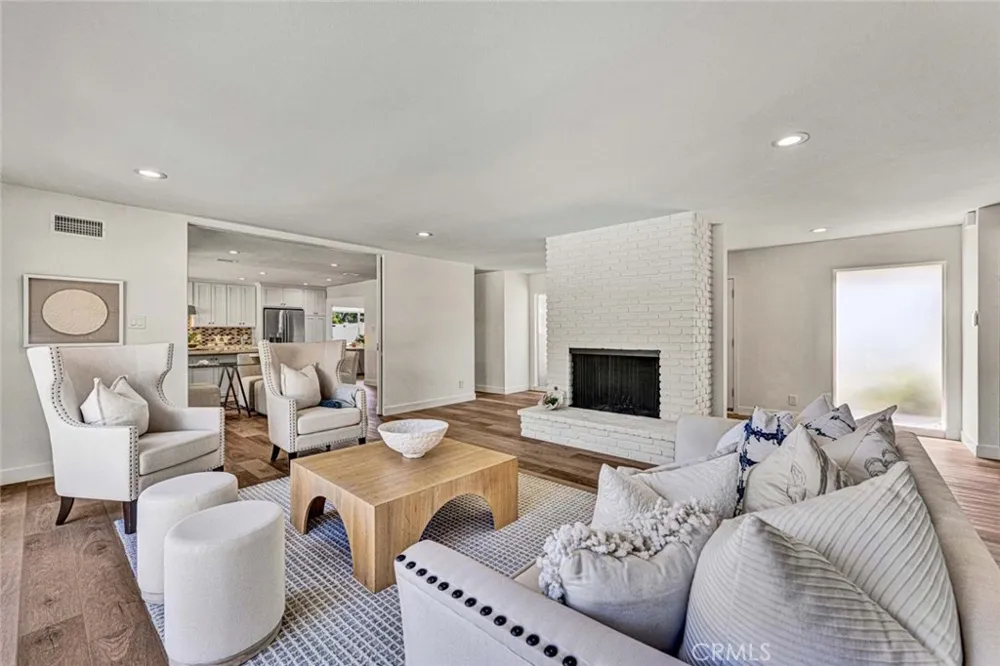 13232 Sandhurst Place Santa Ana, CA 92705
