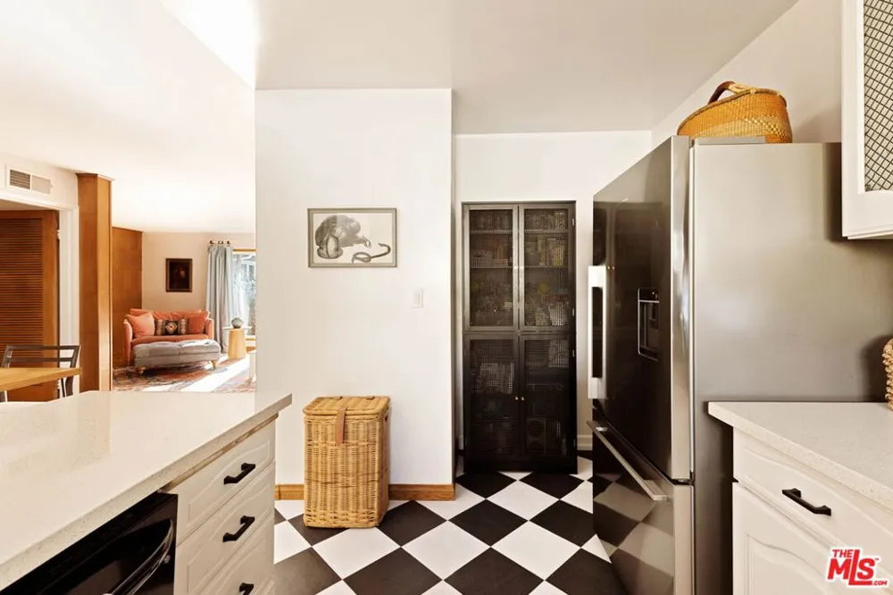 4252 Fair Avenue #10 Los Angeles, CA 91602