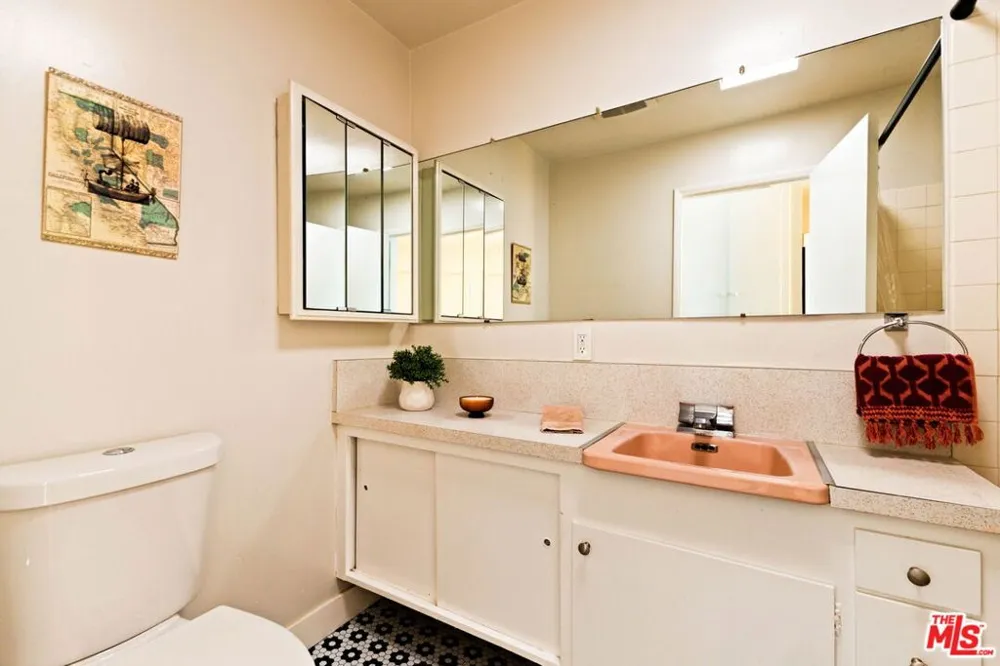 4252 Fair Avenue #10 Los Angeles, CA 91602
