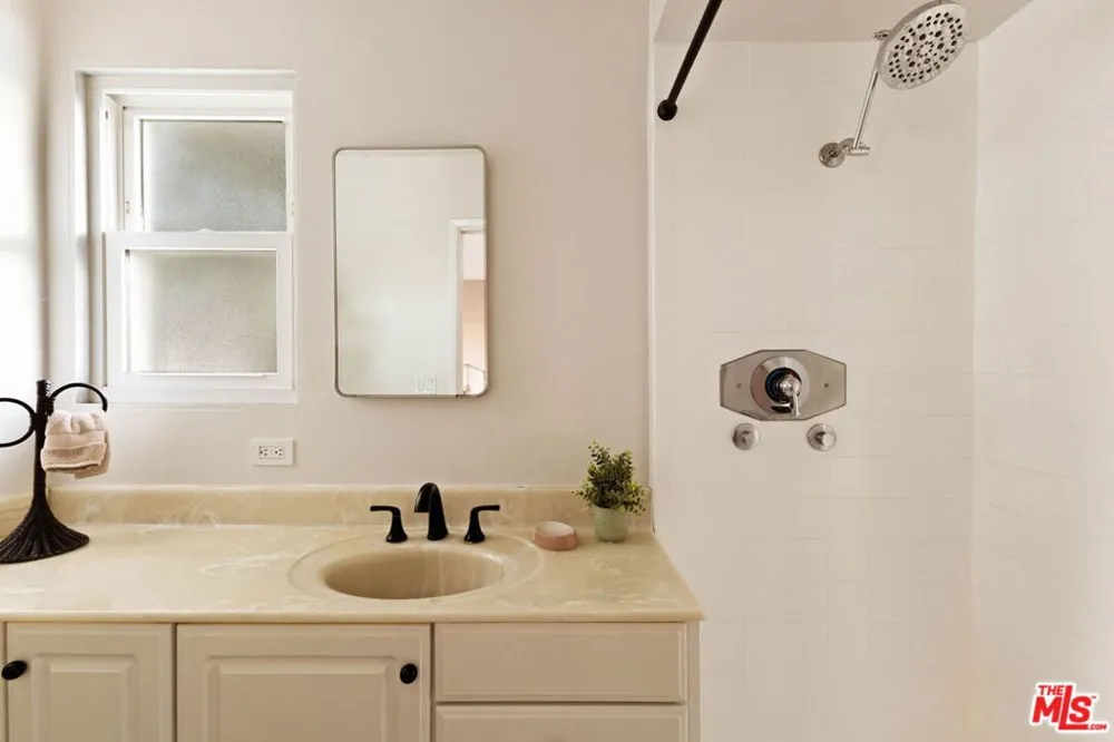 4252 Fair Avenue #10 Los Angeles, CA 91602