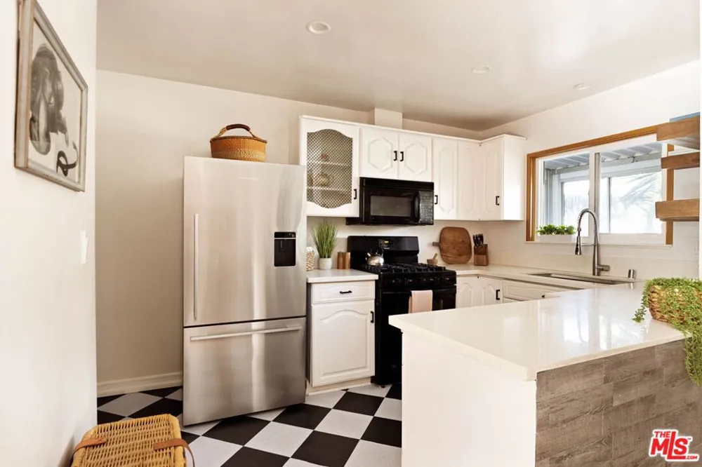 4252 Fair Avenue #10 Los Angeles, CA 91602