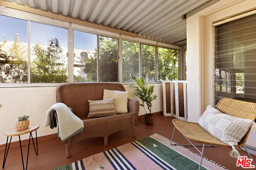 4252 Fair Avenue #10 Los Angeles, CA 91602