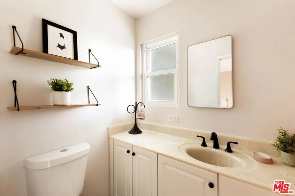 4252 Fair Avenue #10 Los Angeles, CA 91602