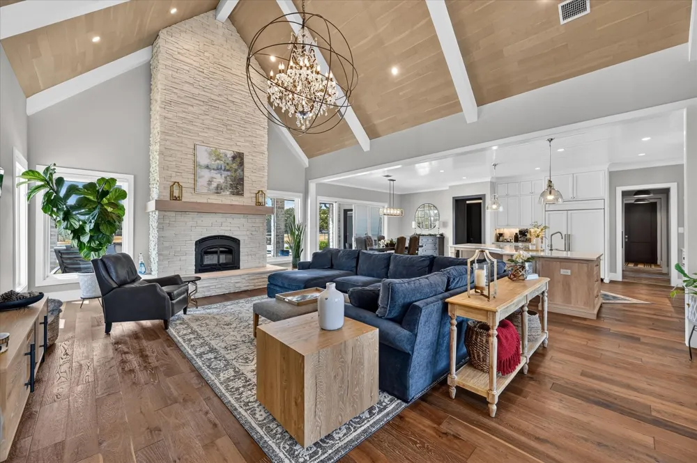 7490 County Road 423 Grandview, TX 76050