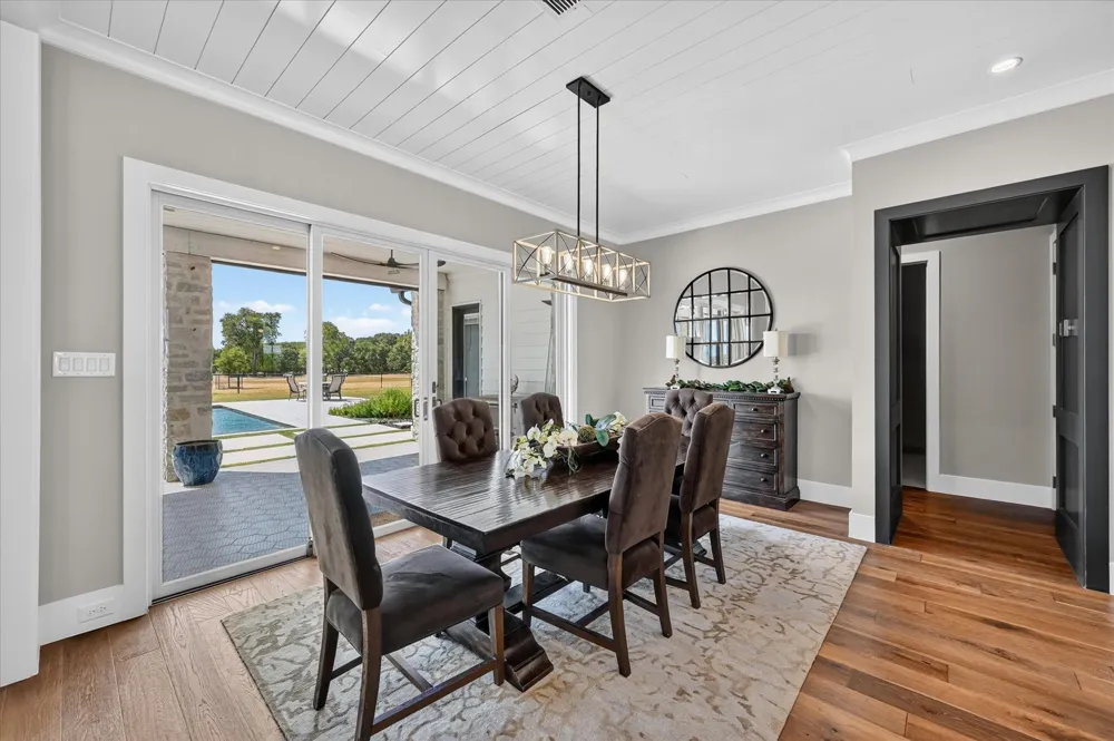 7490 County Road 423 Grandview, TX 76050