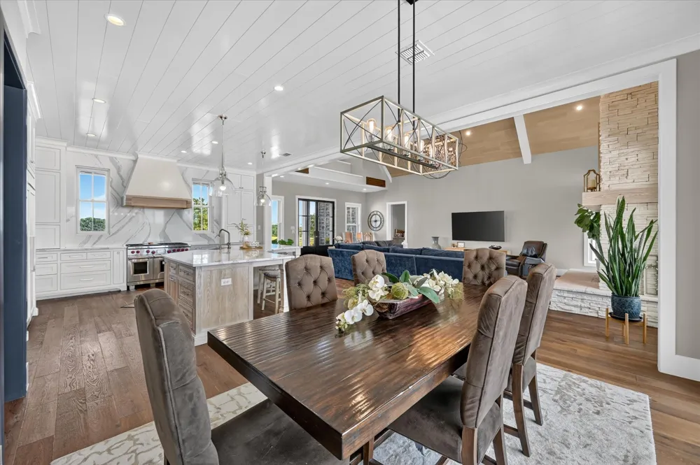 7490 County Road 423 Grandview, TX 76050