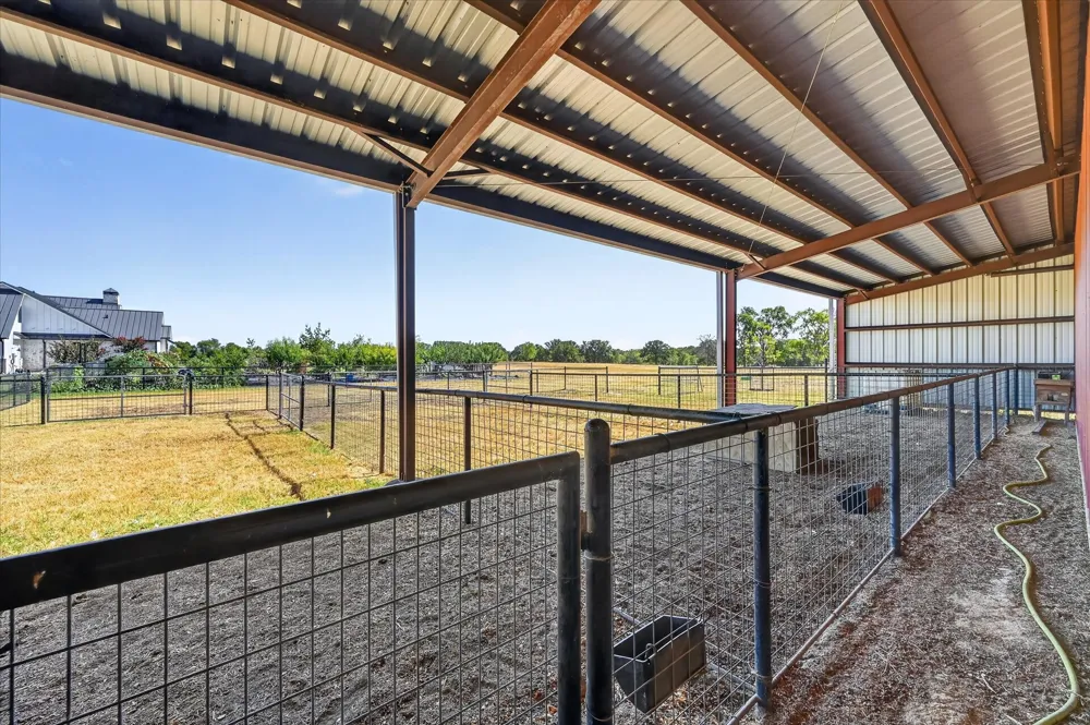 7490 County Road 423 Grandview, TX 76050