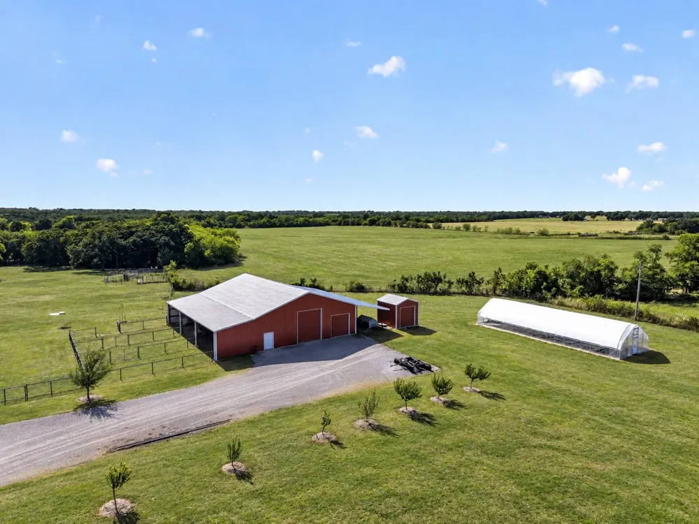 7490 County Road 423 Grandview, TX 76050