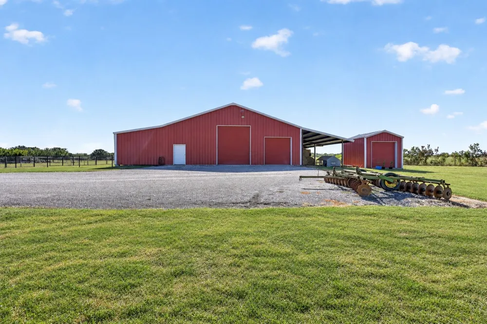 7490 County Road 423 Grandview, TX 76050