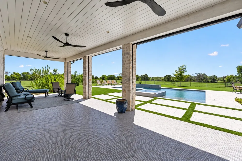 7490 County Road 423 Grandview, TX 76050