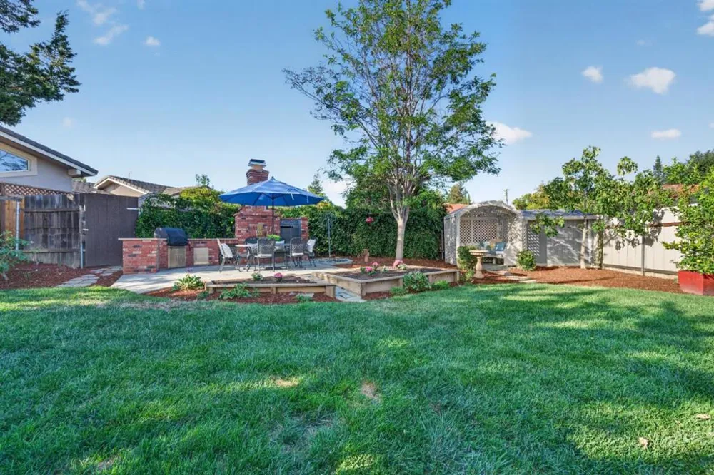 17445 Pleasant View Avenue Monte Sereno, CA 95030