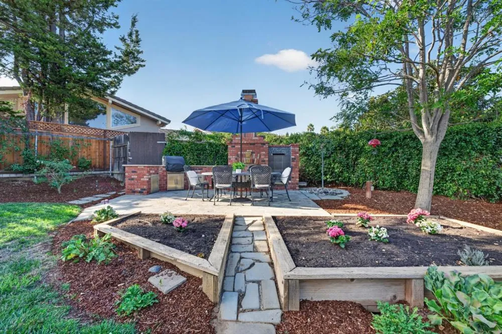 17445 Pleasant View Avenue Monte Sereno, CA 95030