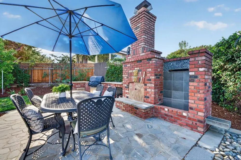 17445 Pleasant View Avenue Monte Sereno, CA 95030